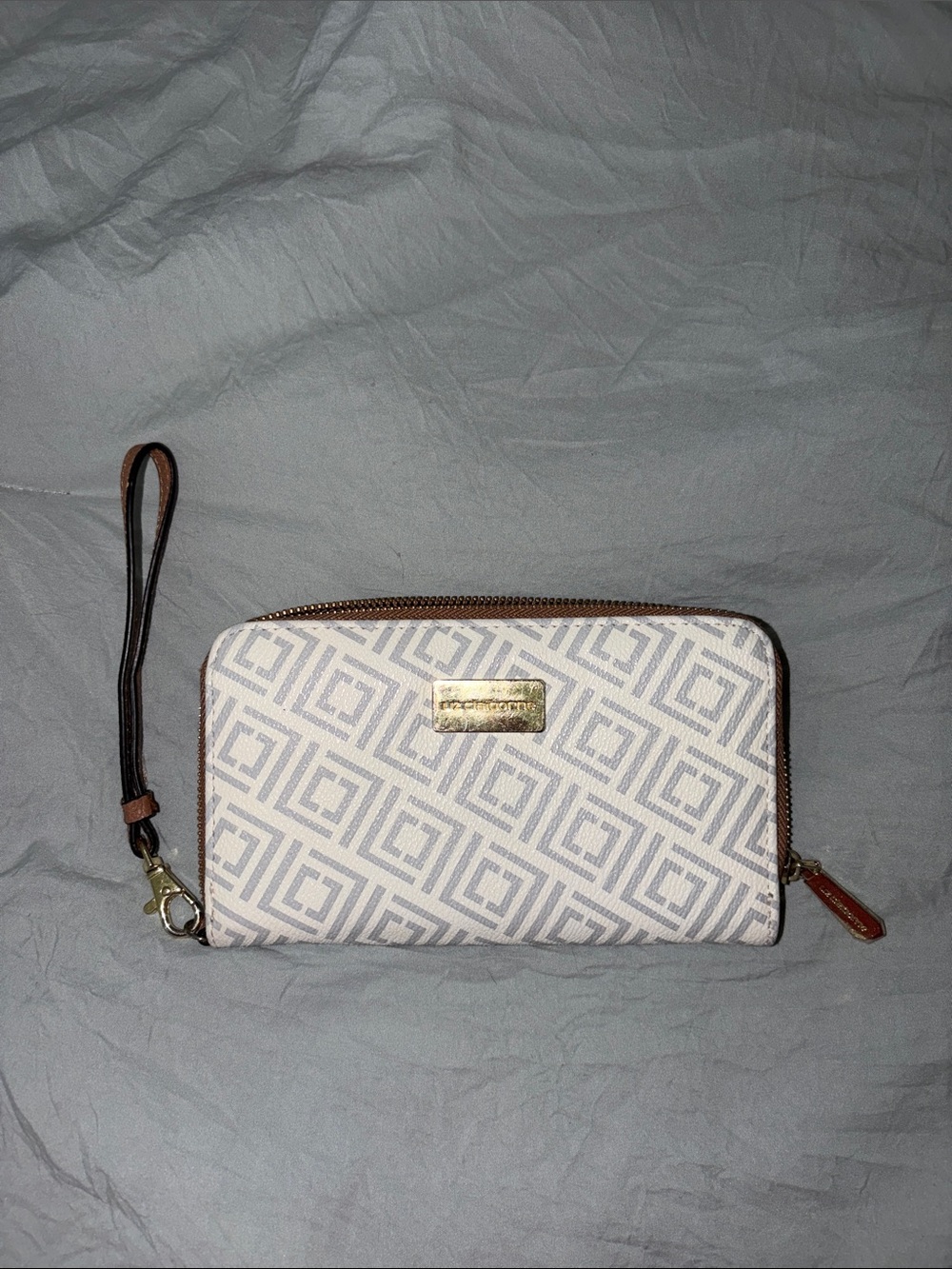 Liz Claiborne White and Light Gray Geometric Wristlet Wallet